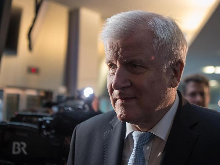 Horst Seehofer (CSU), CSU-Parteivorsitzender und Bundesminister des Inneren, Bau und Heimat, nimmt an der Sitzung des CSU-Vorstands teil. Foto: Peter Kneffel