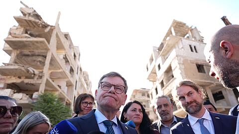 Außenminister Johann Wadephul (CDU) hatte vergangene Woche unter dem Eindruck schwerer Zerstörungen in einer Vorstadt von Damaskus Zweifel an einer raschen Rückkehr einer großen Zahl von syrischen Kriegsflüchtlingen geäußert.