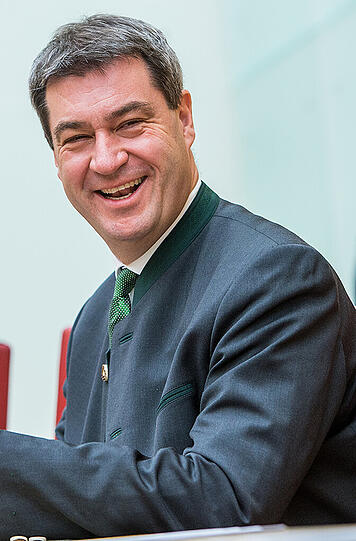Markus Söder (CSU), Bayerischer Staatsminister der Finanzen, für Landesentwicklung und Heimat: &bdquo;Die neue AZ hat einen festen Platz in München. Sie ist eine Zeitung mit echter Perspektive. Ich lese sie jetzt noch lieber als vorher.&ldquo;