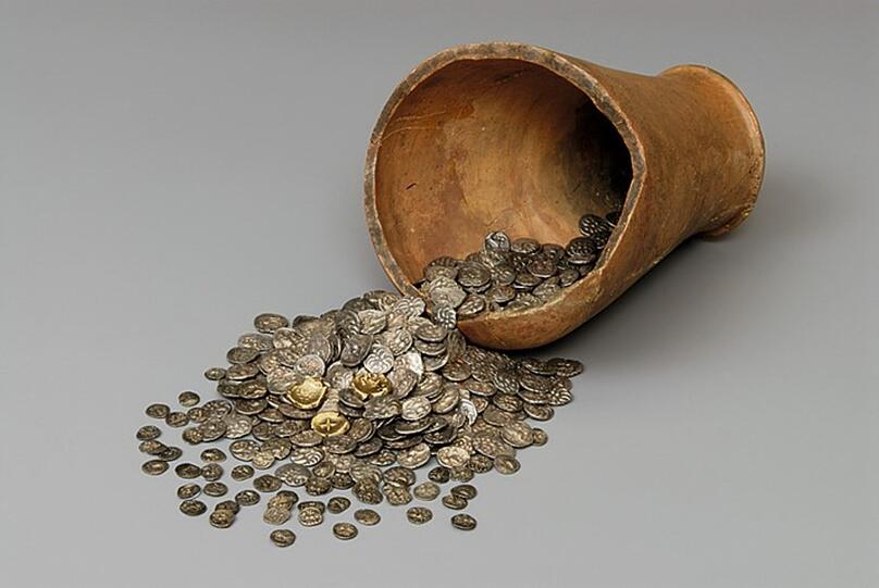 Keltischer Silberschatz in einem zerbrochenen Keramikgefäß, Neuses (Lkr. Forchheim), Späte Latènezeit (2.- 1. Jh. v. Chr.).