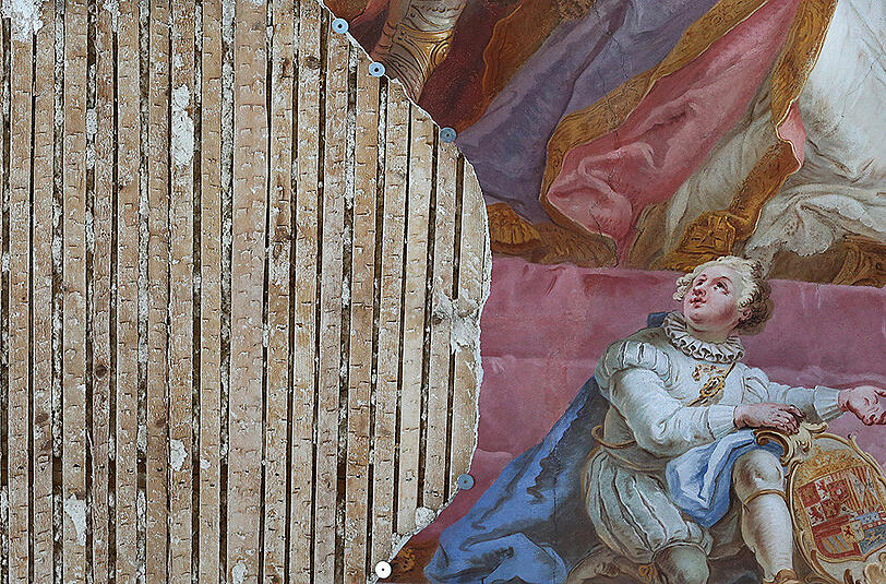 In der St.-Ulrich-Kirche (Seeg im Ostallgäu) stürzten Teile des Freskos zu Boden. Die Schadenshöhe ist derzeit noch unklar.