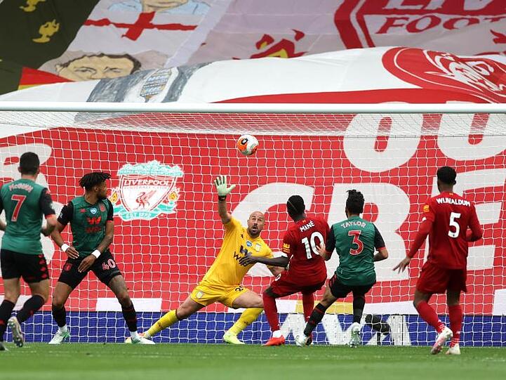 Sadio Mané (3.v.r) erzielte für den FC Liverpool das 1:0.