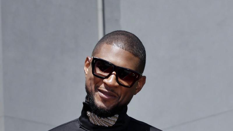 Bei seinem Auftritt erinnerte Usher an George Floyd. Bei seinem Auftritt erinnerte Usher an George Floyd.