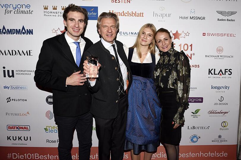 Der Familienpreis für ein Familienunternehmen: Suse und Korbinian Kohler (Hotel Bachmair Weissach) mit ihren Kindern Ferdinand und Marlies.