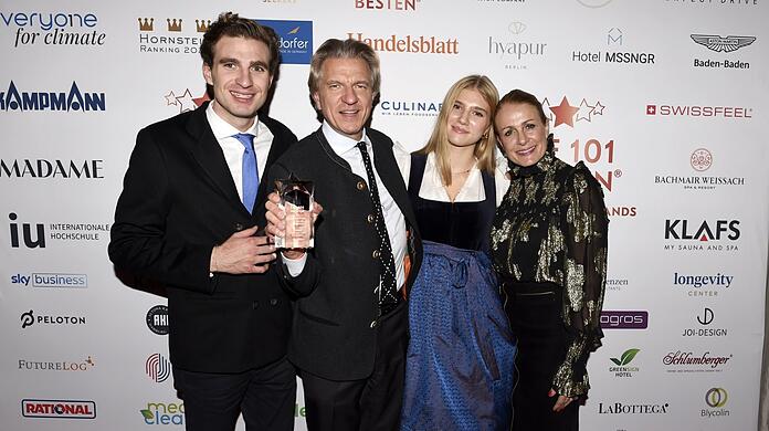 Der Familienpreis für ein Familienunternehmen: Suse und Korbinian Kohler (Hotel Bachmair Weissach) mit ihren Kindern Ferdinand und Marlies.