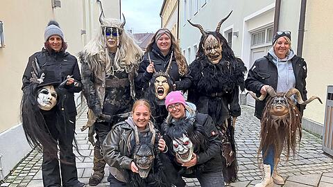 Frauen in einer Männerdomäne: Vor allem wegen des Zusammenhalts und dem Spaß an den Krampusläufen machen die Mädchen und Frauen bei den Dobe Boch Deifen mit.
