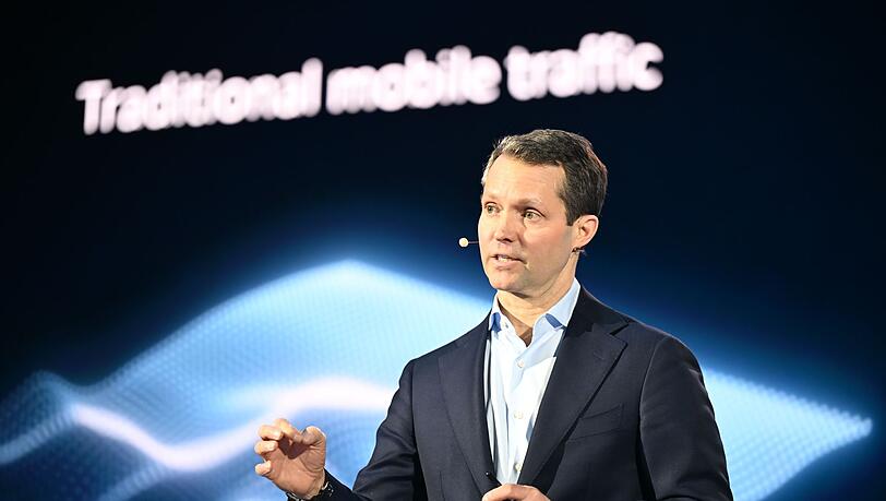 Nokia-Chef Justin Hotard sieht viel Arbeit auf die Netzbetreiber zukommen. Nokia-Chef Justin Hotard sieht viel Arbeit auf die Netzbetreiber zukommen.