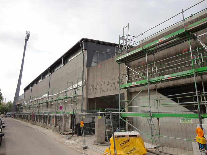 Der Umbau des Grünwalder Stadions schreitet voran.