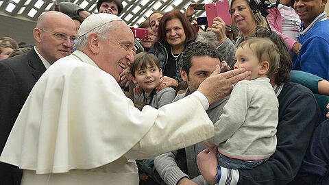 Papst Franziskus findet, dass Kinder auch hin und wieder bestraft werden müssen. Wenn, dann aber mit Würde.