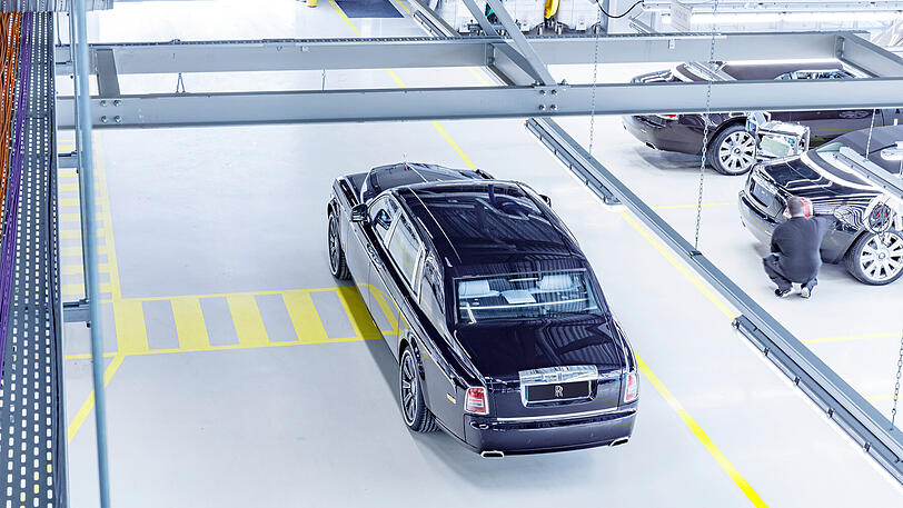 Ergreifender Moment: Der letzte Rolls-Royce Phantom VII verlässt die britischen Werkshallen.