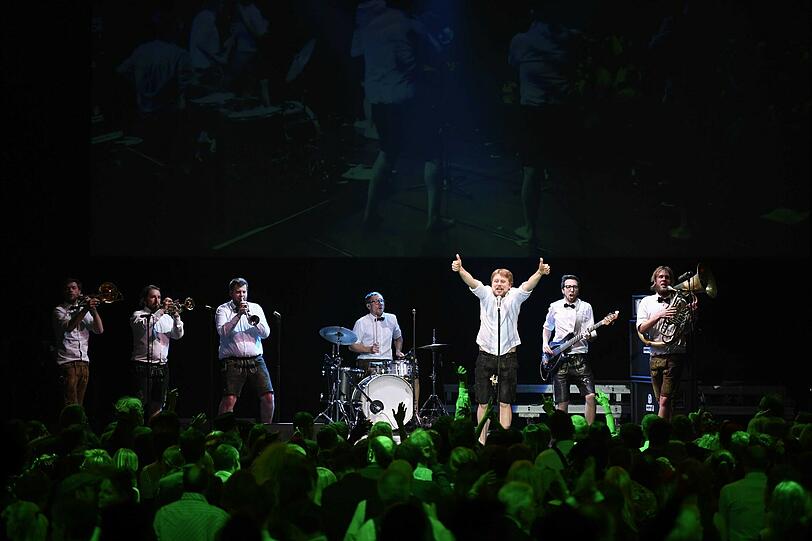 Nach der glamourösen AZ-Gala spielten LaBrassBanda ein exklusives Konzert und erhielten einen Monaco