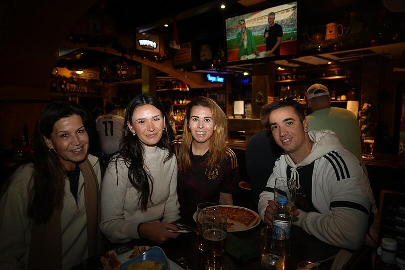 Gäste aus Dallas, Texas: Terisa, Carley, Jacqui und Kyle im Kilians.