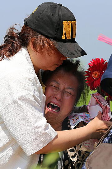 Nach der schlimmsten Schiffskatastrophe in China seit Jahrzehnten ist die Zahl der Toten am Samstag auf 331 gestiegen