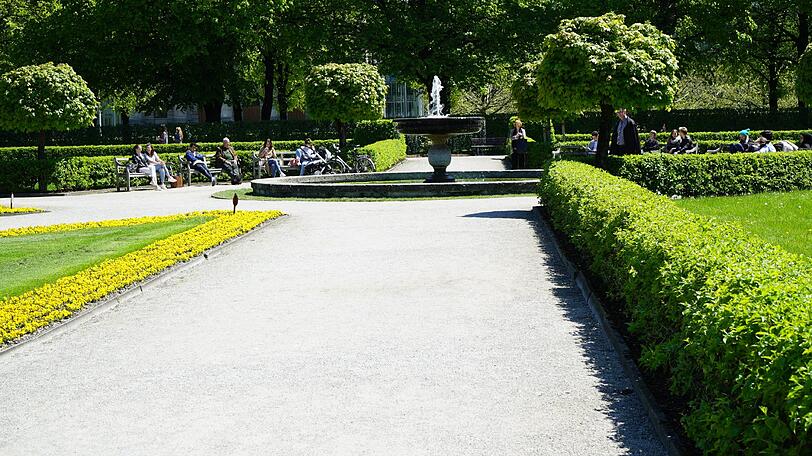 Auch im Hofgarten waren die Bänke gut gefüllt.
