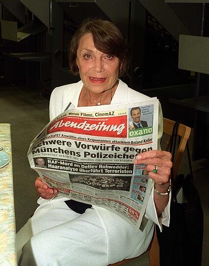 Anneliese Friedmann bei der Einweihung der neuen Druckerei.