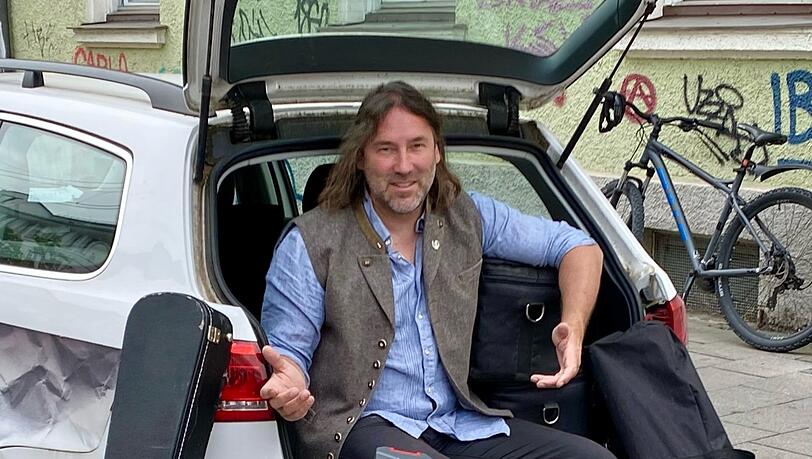 SPD-Stadtrat Roland Hefter im Kofferraum. SPD-Stadtrat Roland Hefter im Kofferraum.