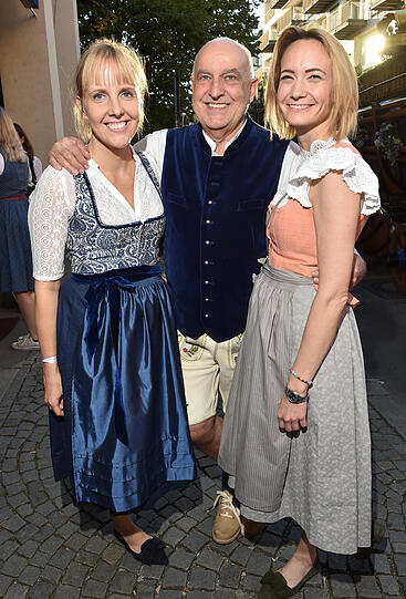 Dr. Axel Munz (Angermaier) mit Töchter Nina und Eileen