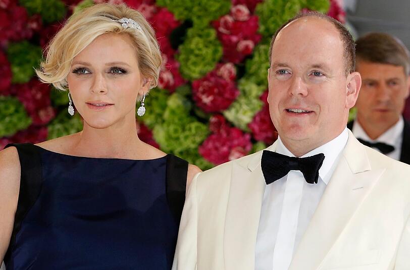 Noch vor Weihnachten soll im Fürsten-Palast von Monaco Babygeschrei zu hören sein. Mehr Bilder von Fürst Albert und seiner schönen Fürstin Charlene in der Bilderstrecke!