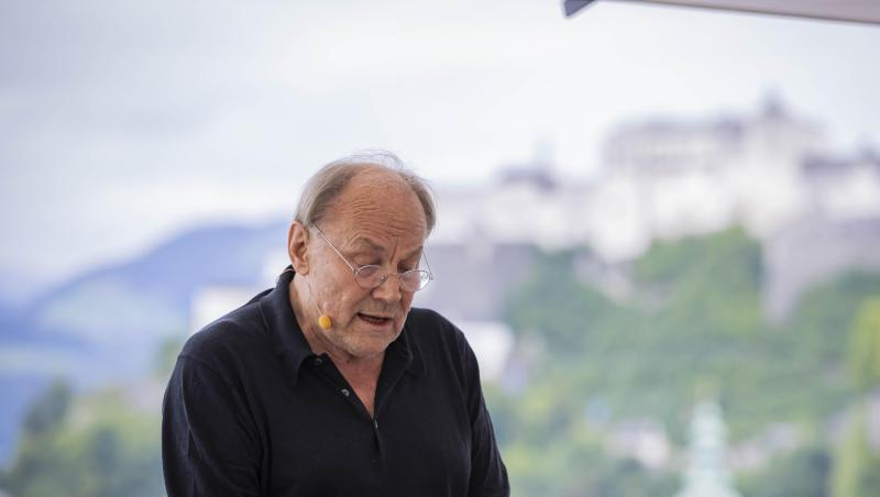 Klaus Maria Brandauer liest in Salzburg.