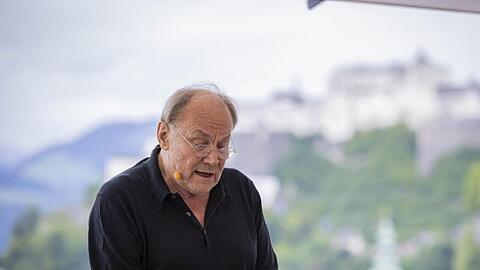 Klaus Maria Brandauer liest in Salzburg.