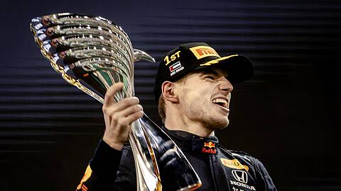 Max Verstappen in Siegerpose: Da ist das Ding!