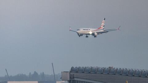 Die Chartermaschine mit den gefl&uuml;chteten Afghaninnen und Afghanen an Bord landete am Morgen am Flughafen Berlin Brandenburg.
