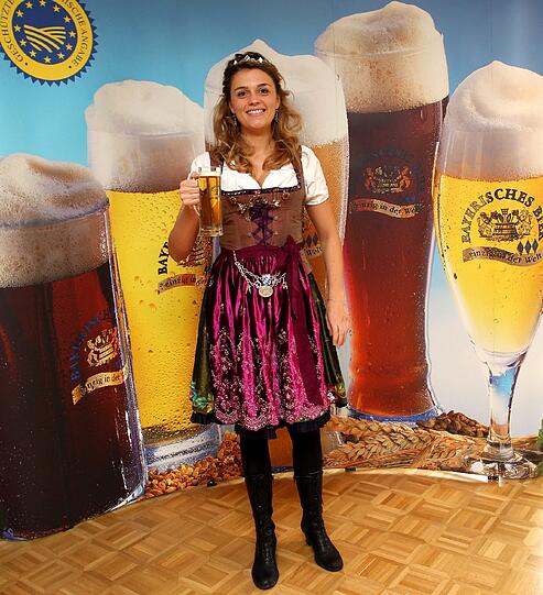 Jahrespressekonferenz der bayerischen Brauwirtschaft im Brauerhaus über die Entwicklung der Absatzzahlen 2011 . Bierkönigin Barbara Stadler.