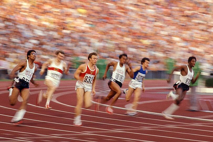 Muskelmaschinen: Der russische Sprinter Waleri  Borsow  unterwegs zum olmpischen Gold beim 200-Meter-Lauf