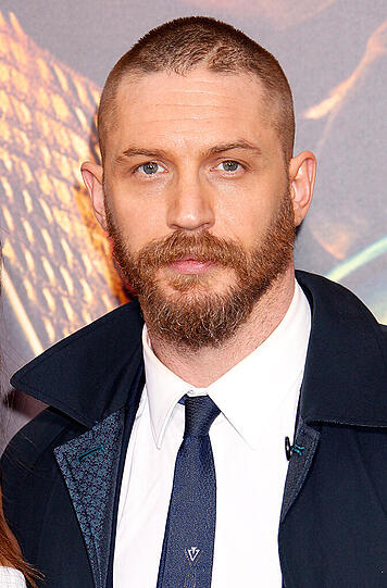 Tom Hardy spielt die Hauptrolle in dem vierten Teil des Franchises Mad Max. Er ist somit der Nachfolger von Mel Gibson, der Mad Max in den 80er Jahren verkörperte.