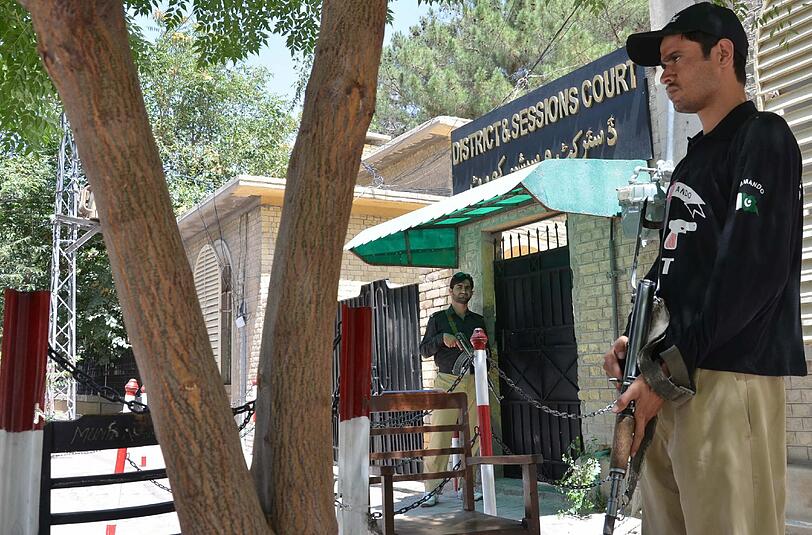 Spuren des Anschlags vor der Klinik: Baluchistan ist eine der unsichersten Provinzen Pakistans. Foto: Jamal Taraqai