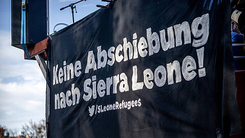 Am Samstag gab es in der Münchner Innenstadt München eine weitere Demonstration gegen Abschiebungen und die Anhörung Geflüchteter durch eine sierra-leonische Botschaftsdelegation. (Archivbild)