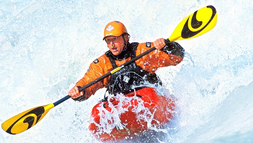 Adrenalinkick: Kajakfahren in der Isar. Adrenalinkick: Kajakfahren in der Isar.