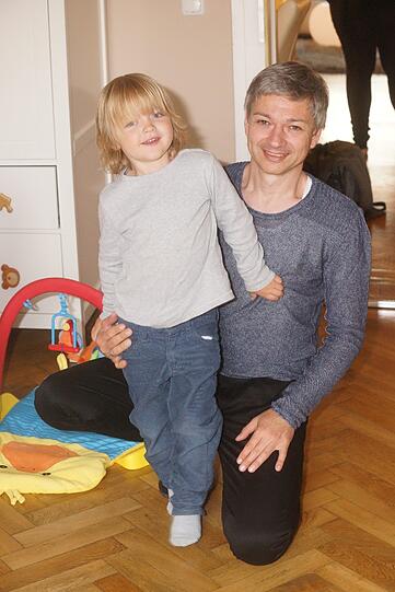 Mit seinem Papa hat Henry bisher am liebsten &bdquo;Kindergarten&ldquo; gespielt.