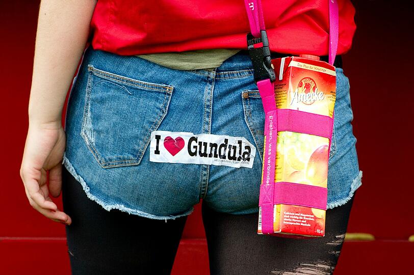 Promis machen's vor, junge Mädchen machen's nach: Ultrakurze Hotpants sind voll im Trend. Nicht immer sieht's gut aus. Die Bilder...