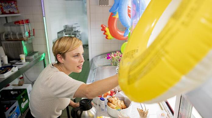 Nele Heinevetter, Imbiss-Inhaberin und Kunsthistorikerin, im Imbiss "Tropez".