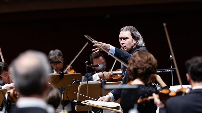 Vladimir Jurowski in einem Akademiekonzert. Vladimir Jurowski in einem Akademiekonzert.