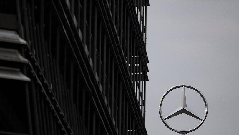 Beschäftigte von Mercedes-Benz machen mobil gegen die Sparpläne des Vorstands. (Archivbild) Beschäftigte von Mercedes-Benz machen mobil gegen die Sparpläne des Vorstands. (Archivbild)