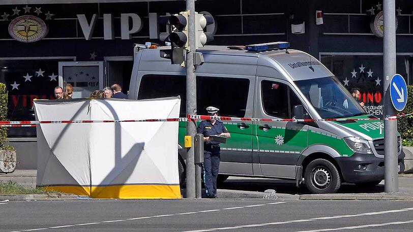 Bilder von der Moosacher Straße: Hier überrollte ein Lkw ein neunjähriges Mädchen.
