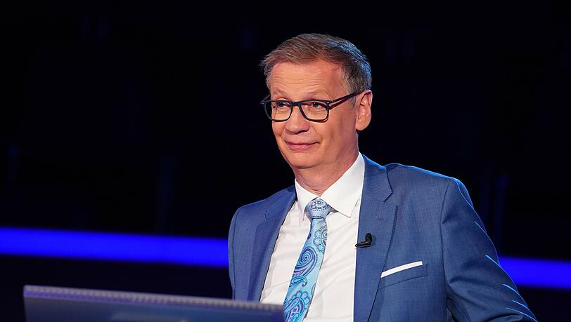 War die Fragestellung bei der neuen Folge von "Wer wird Millionär?" etwa zu schwer? Bei der 500-Euro-Frage kam nicht nur der Kandidat ins Straucheln. Auch Moderator Günther Jauch fluchte darüber und bot dem Teilnehmer sogar Geld aus der eigenen Tasche an. (Archivbild)