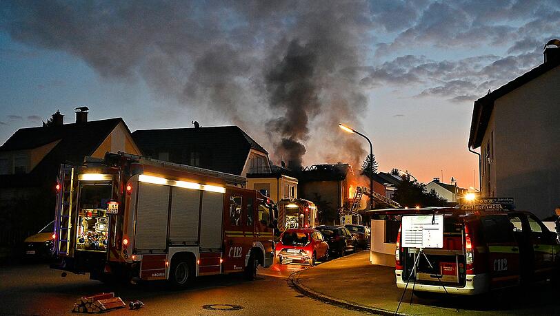 Das Haus brannte komplett ab.