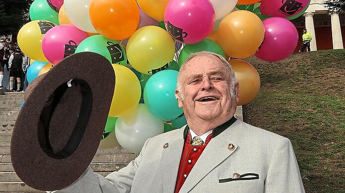 Er war der vielleicht bunteste Wirt, den die Wiesn je hatte: Mit Richard Süßmeier verliert München ein Original. Und einen kleinen großen Mann, der das Herz am rechten Fleck hatte.