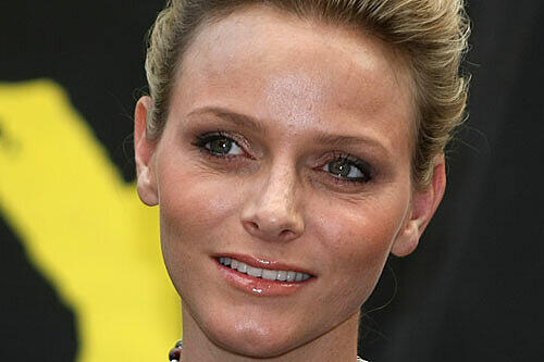 Küche (Charlene Wittstock): Sternekoch Alain Ducasse tischt zum Drei-Gänge-Abendessen (450 Gäste) eine &bdquo;Essenz des Mittelmeeres&ldquo; auf &ndash; mit Zutaten aus der Region: leinengefangenen Fisch, Gemüse vom fürstlichen Landsitz, Cuvée Belle-Champagner von Perrier-Jouet. Nur der Rotwein kommt aus Südafrika.