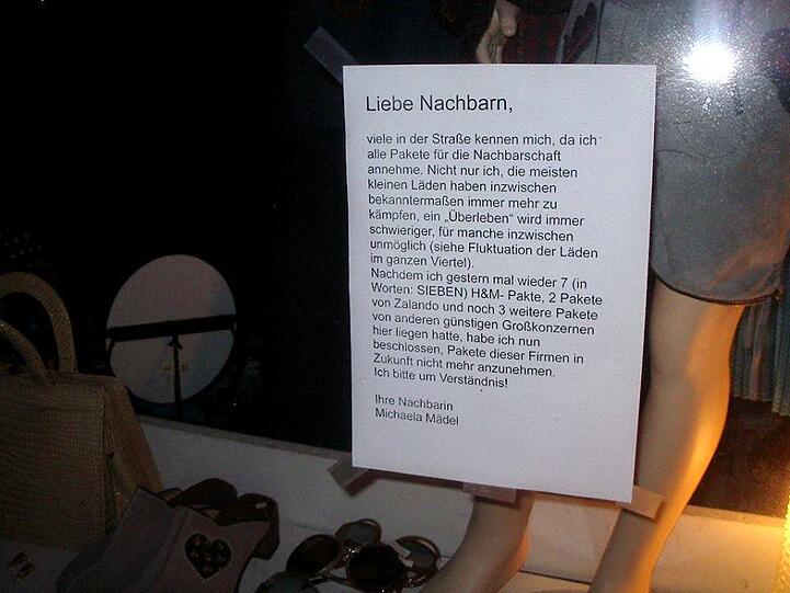 "Liebe Nachbarn": der Zettel im Schaufenster.