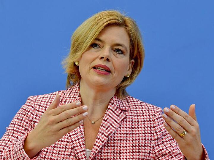 Nach Ansicht von Julia Klöckner, hier Ende Mai in Berlin, sind die Fleischpreise zu niedrig.