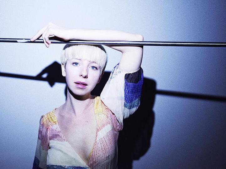 Emma Frank geht ihren Weg zwischen Nick Drake und Joni Mitchell.