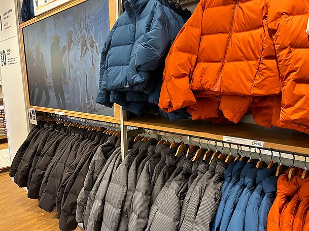 Daunenjacken in buntesten Farben. Leicht zu pflegen und waschmaschinenfähig, verspricht Uniqlo bei Modellreihen wie "Puffertech".