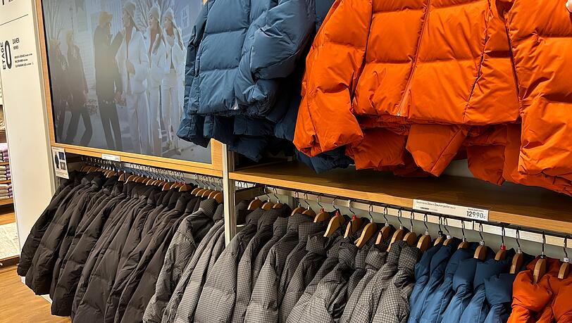 Daunenjacken in buntesten Farben. Leicht zu pflegen und waschmaschinenfähig, verspricht Uniqlo bei Modellreihen wie "Puffertech". Daunenjacken in buntesten Farben. Leicht zu pflegen und waschmaschinenfähig, verspricht Uniqlo bei Modellreihen wie "Puffertech".