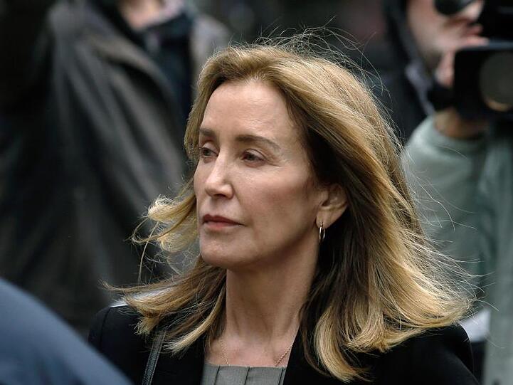 Felicity Huffman auf dem Weg zum Bundesgericht in Boston.