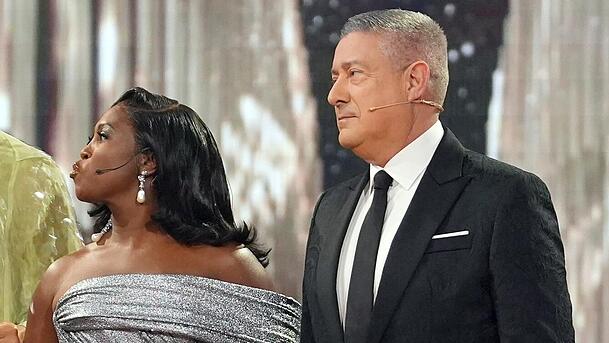 Motsi Mabuse und Joachim Llambi teilen bei "Let's Dance" gegeneinander aus. Motsi Mabuse und Joachim Llambi teilen bei "Let's Dance" gegeneinander aus.