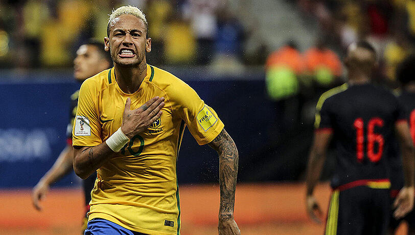Neymar bejubelt seinen Siegtreffer beim 2:1 gegen Kolumbien. Neymar bejubelt seinen Siegtreffer beim 2:1 gegen Kolumbien.